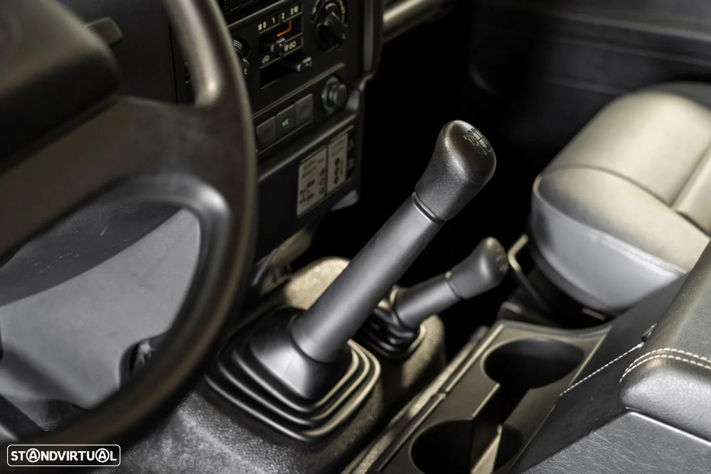 Land Rover Defender 90 SW 2.4 CRD S - 15