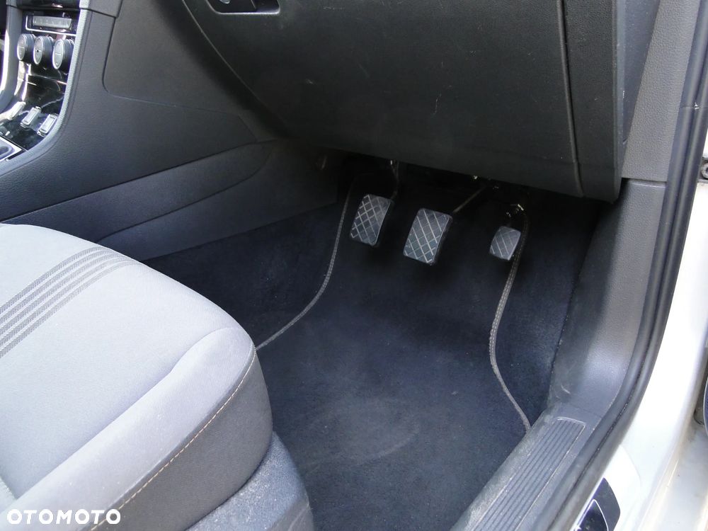 Volkswagen Golf 1.6 TDI BlueMotion Technology Allstar - 16