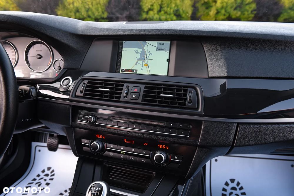 BMW Seria 5 520d - 29