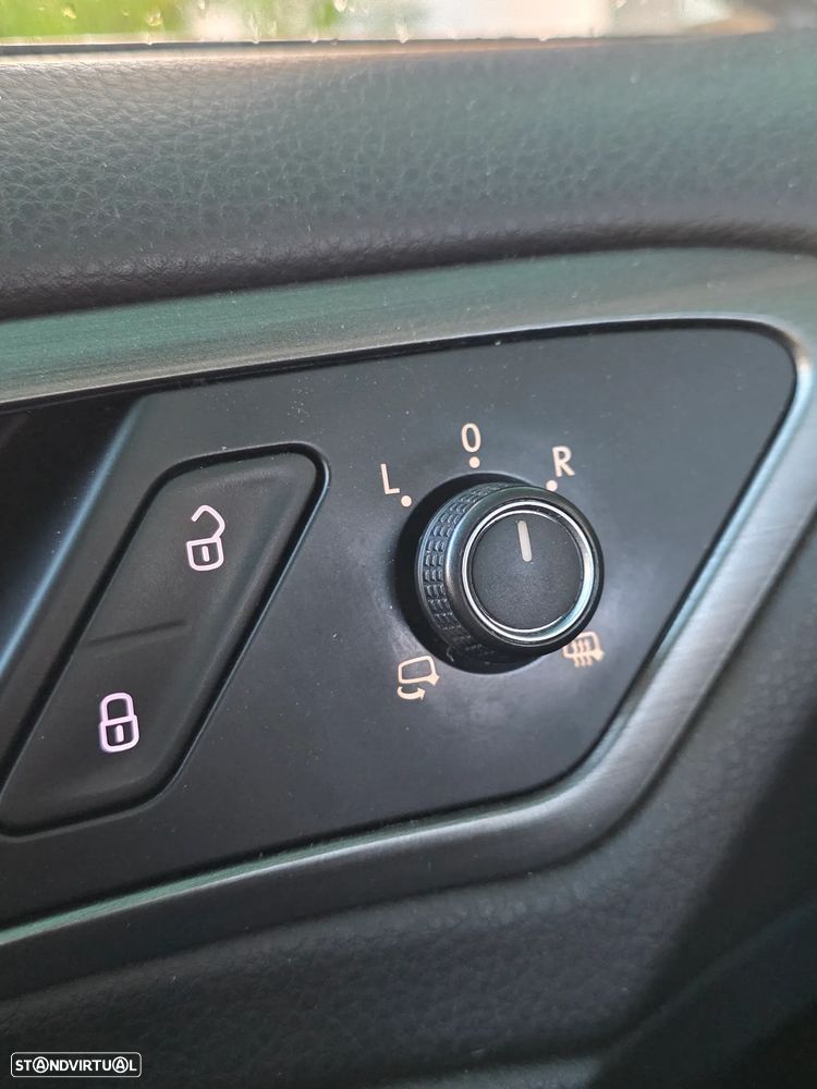 VW Golf 2.0 TDi DPF DSG Highline - 30