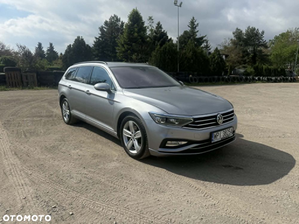 Volkswagen Passat - 1