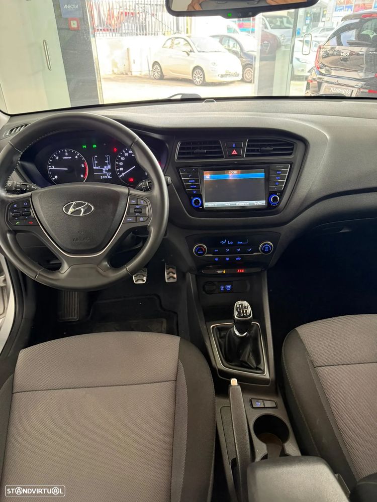 Hyundai i20 Active 1.4 CRDi Blue Comfort Navi - 9