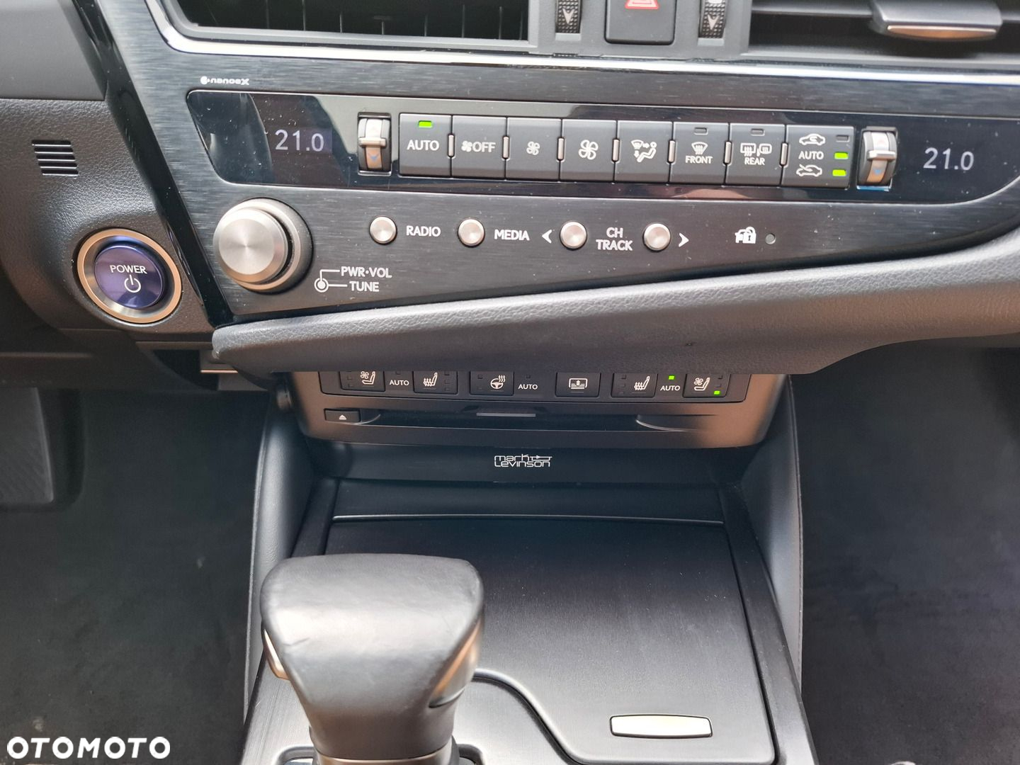Lexus ES 300h Omotenashi - 32