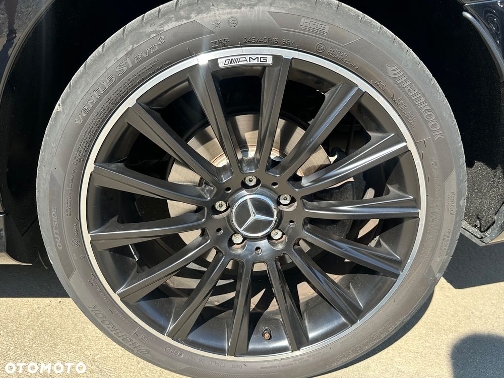 Mercedes-Benz Klasa E 220 d 4-Matic 9G-TRONIC - 12