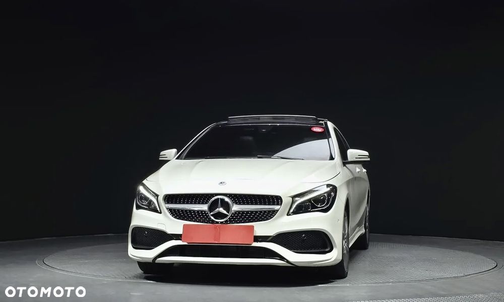 Mercedes-Benz CLA 220 4Matic 7G-DCT AMG Line - 3