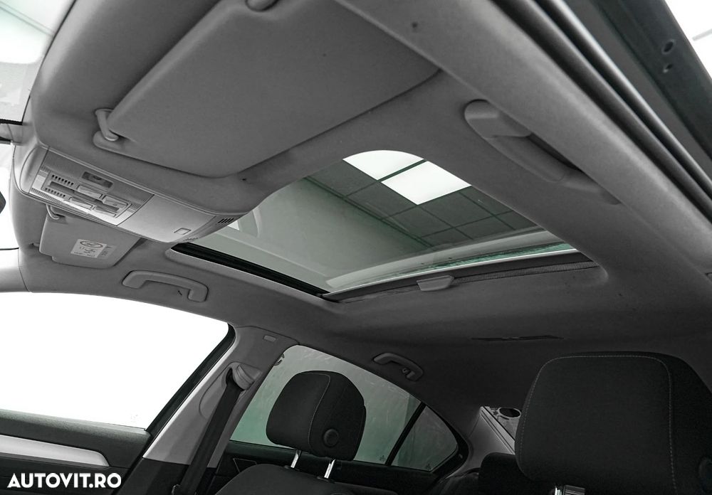 Volkswagen Passat 2.0 TDI DSG Highline - 9