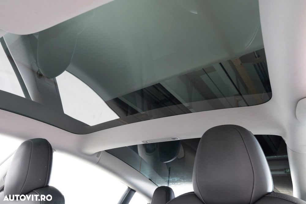 Tesla Model 3 - 7