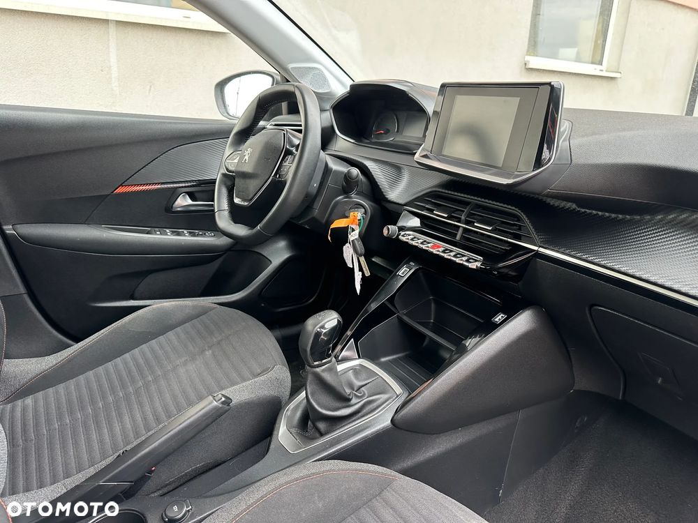 Peugeot 208 - 17