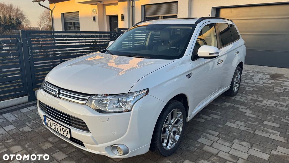 Mitsubishi Outlander Instyle NAVI + - 1