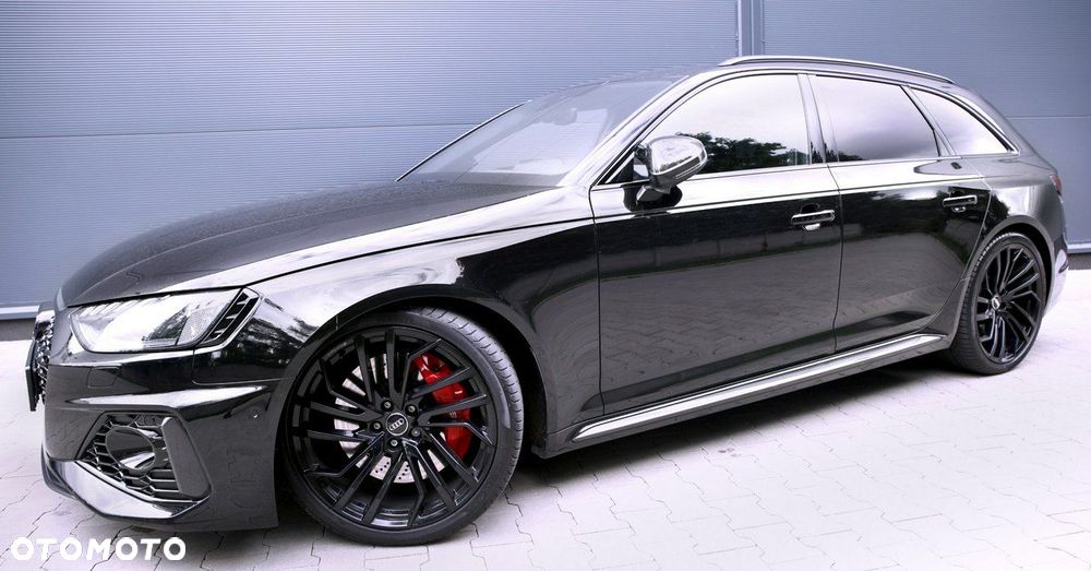 Audi RS4 Limousine - 30
