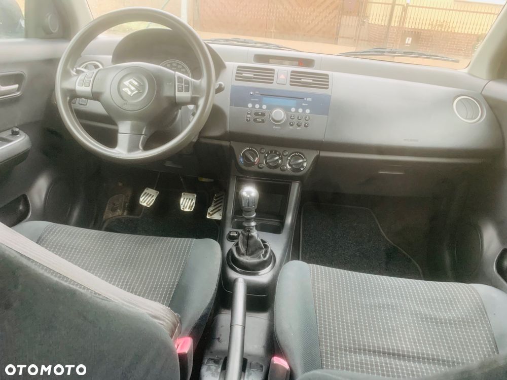 Suzuki Swift 1.3 DDiS 16v GLX - 6