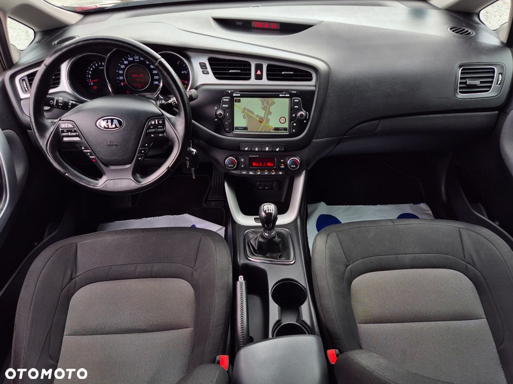 Kia Ceed 1.6 GDI Fifa World Cup Edition - 25