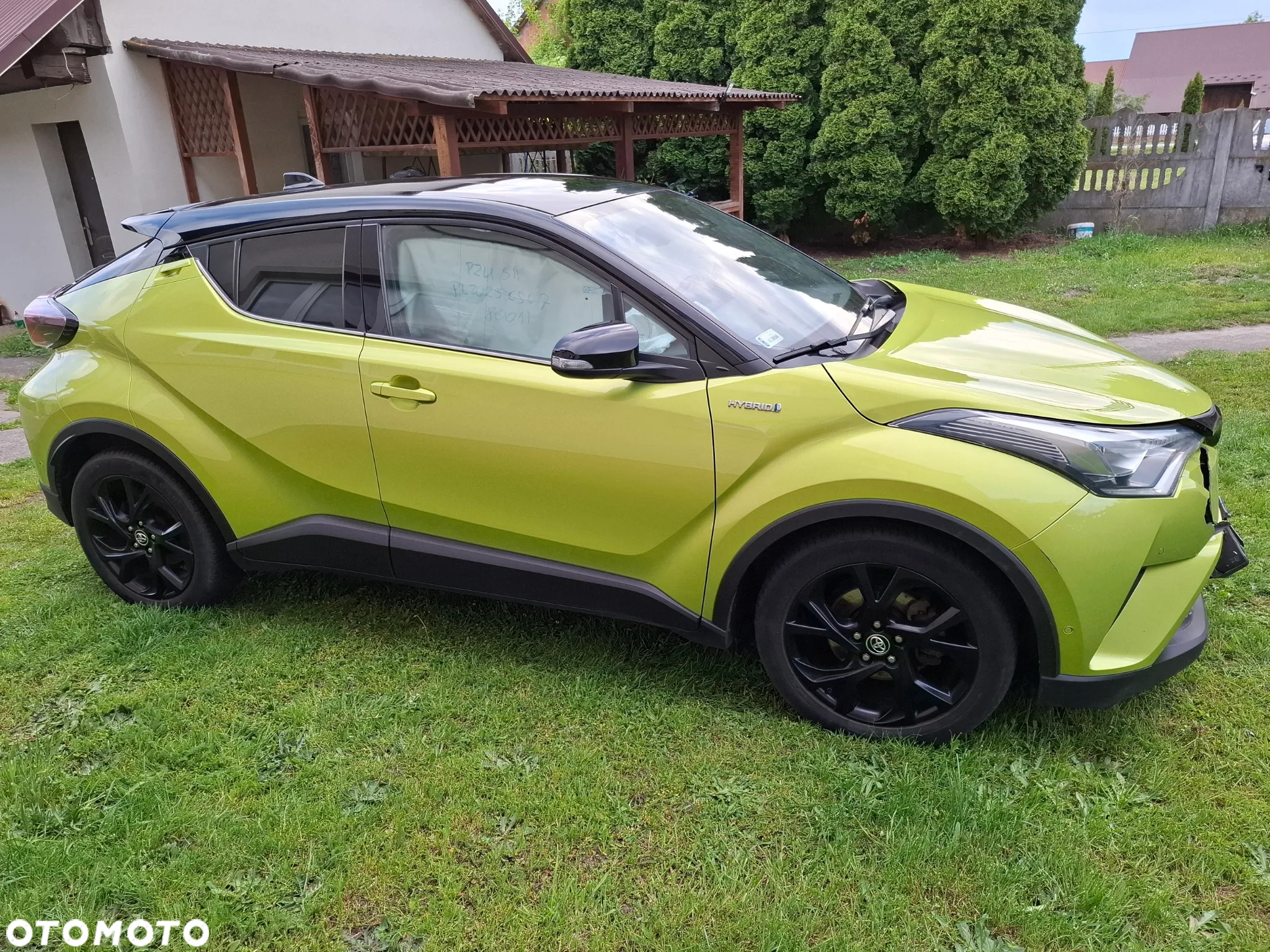 Toyota C-HR 1.8 Hybrid Neon Lime powered by JBL - 4