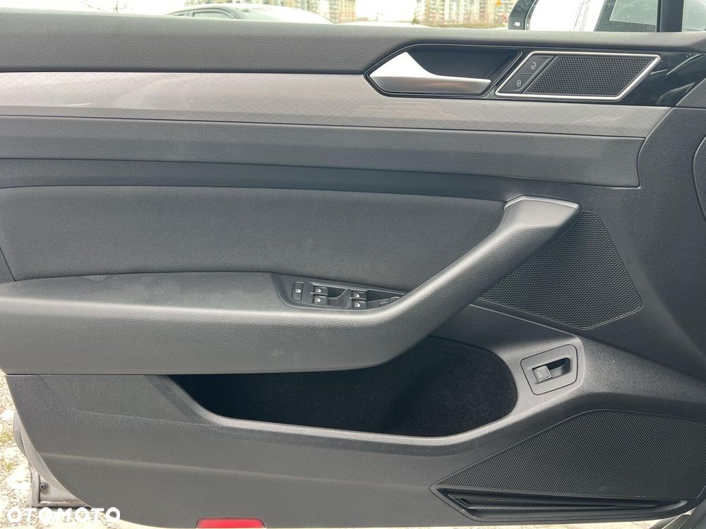 Volkswagen Passat - 16