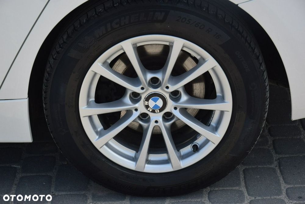 BMW Seria 3 318d Blue Performance - 22