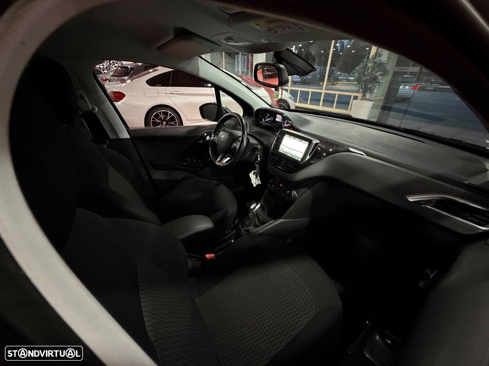 Peugeot 208 1.2 PureTech Signature - 25