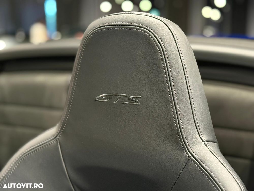 Porsche 911 Carrera 4 GTS PDK - 24