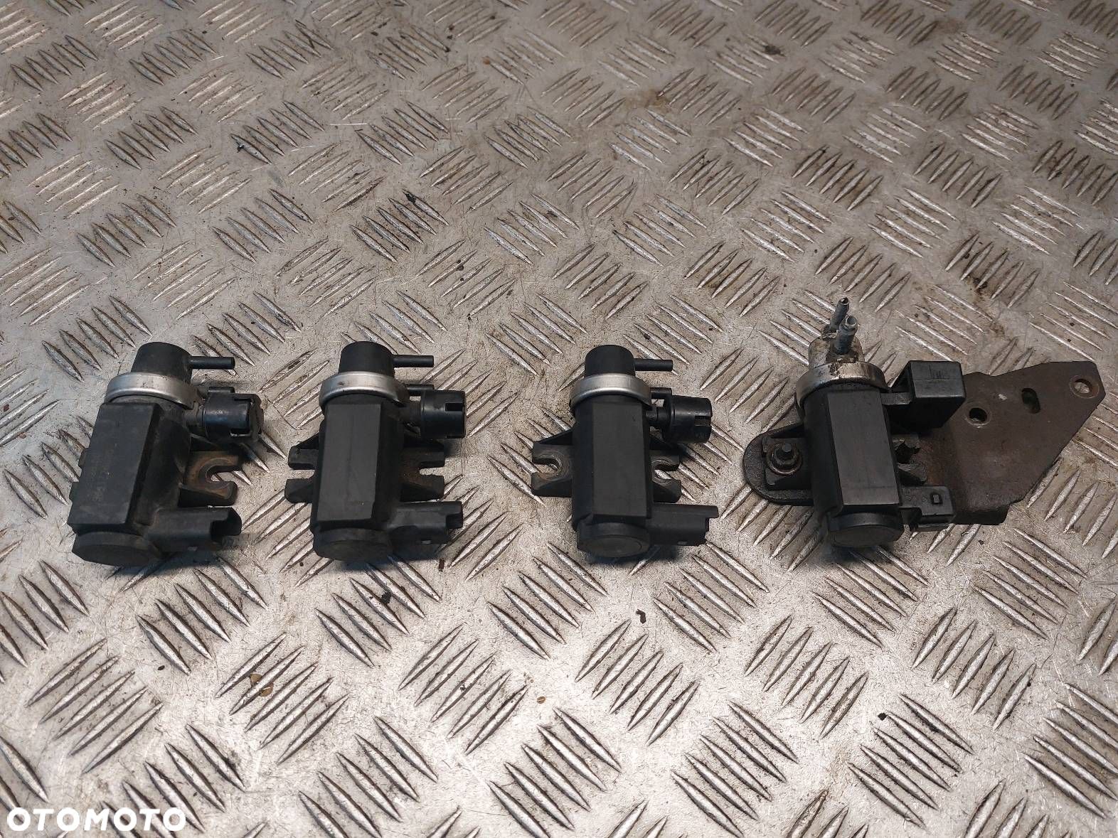 ZAWÓR PODCIŚNIENIA KOMPLET PEUGEOT 307 I 2.0 HDI 9641726680 72190339 897219 - 1
