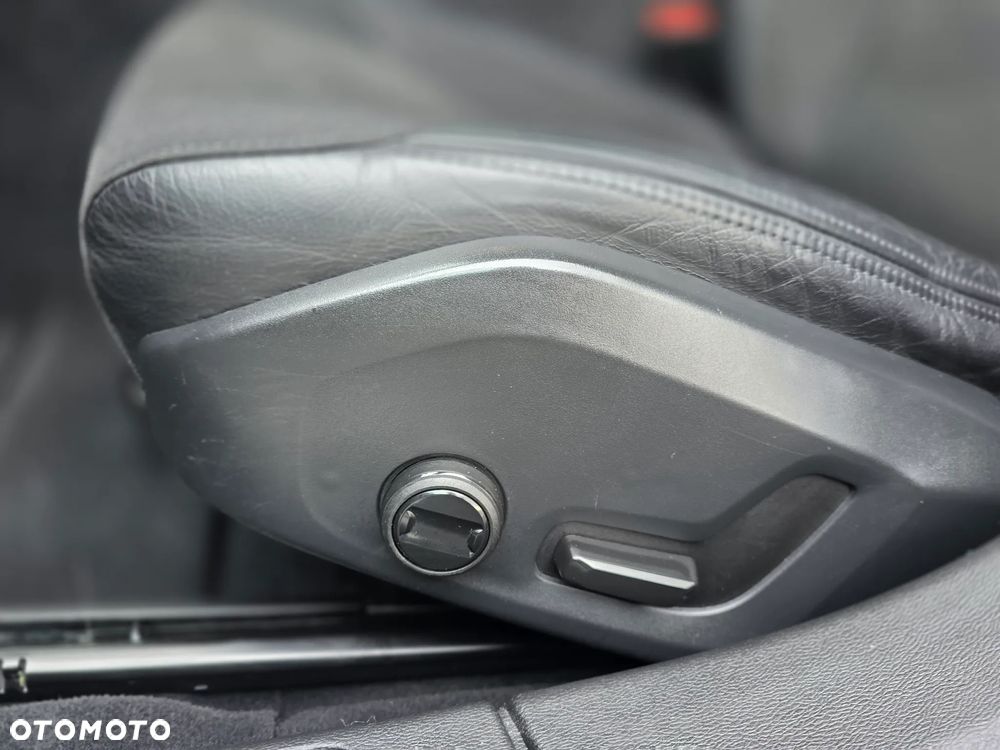 Volvo V60 D3 AWD Momentum Pro - 30