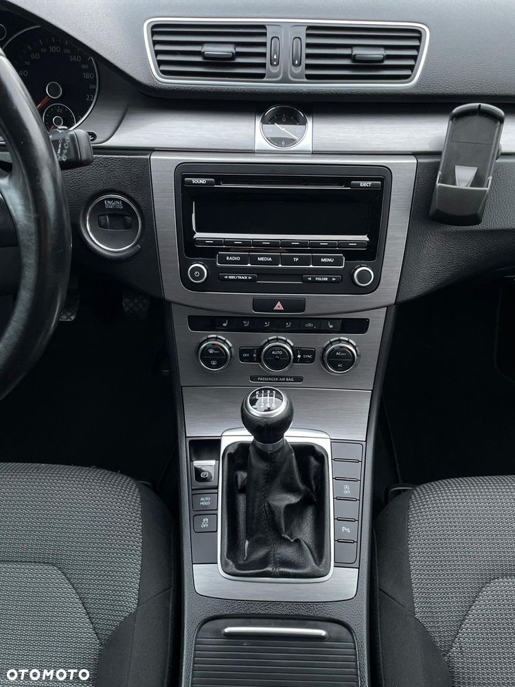 Volkswagen Passat 2.0 TDI BlueMotion Technology Highline - 23