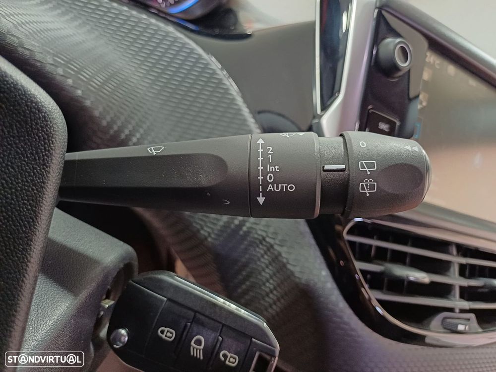 Peugeot 2008 1.2 PureTech Allure - 18