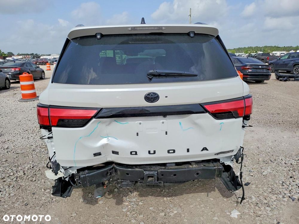 Toyota Sequoia - 6