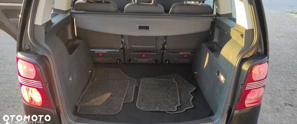 Volkswagen Touran 2.0 TDI DPF DSG STYLE - 16