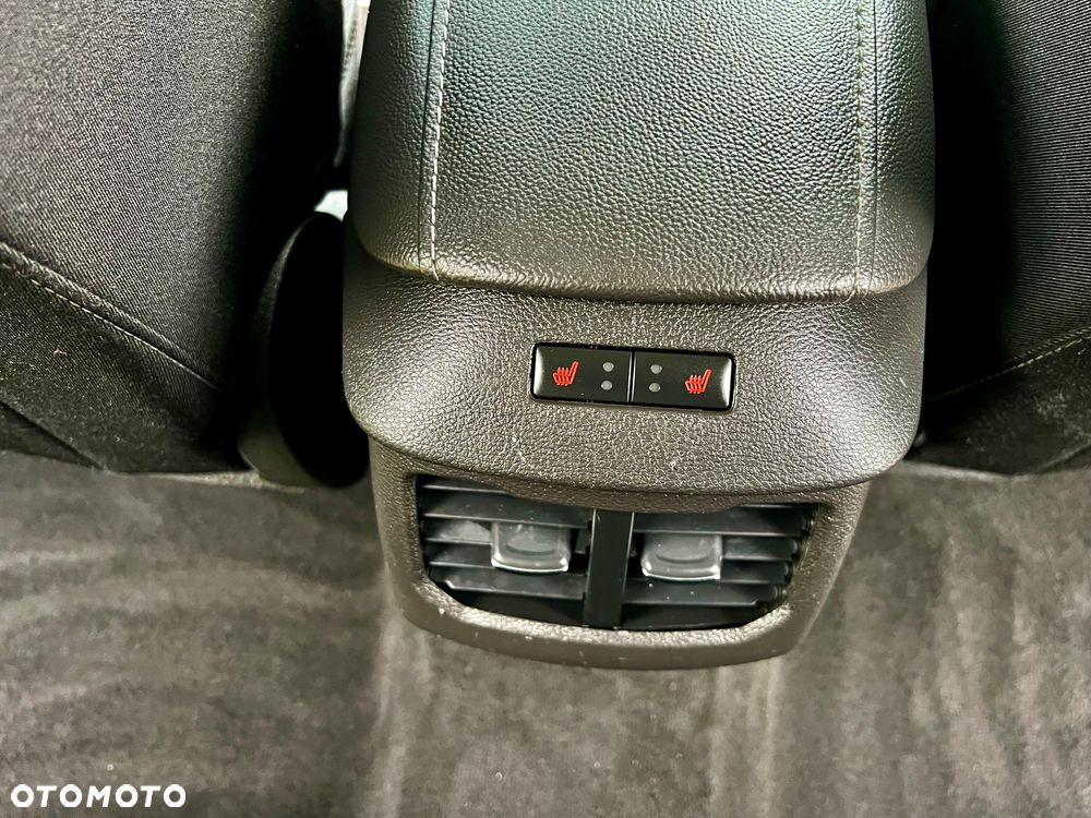Ford Mondeo 2.0 EcoBlue Titanium - 24