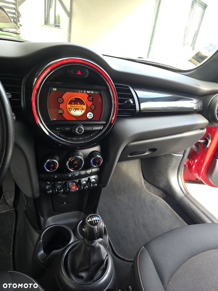 MINI Cooper Essential Trim - 25