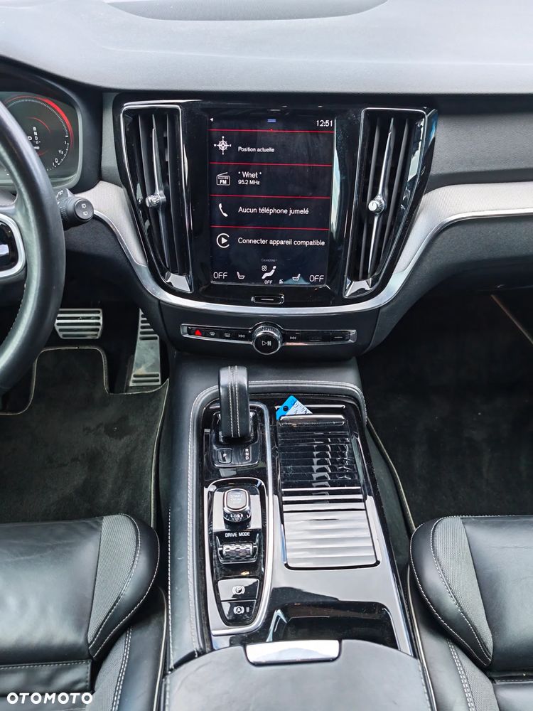 Volvo V60 T8 AWD Plug-In Hybrid R-Design - 23