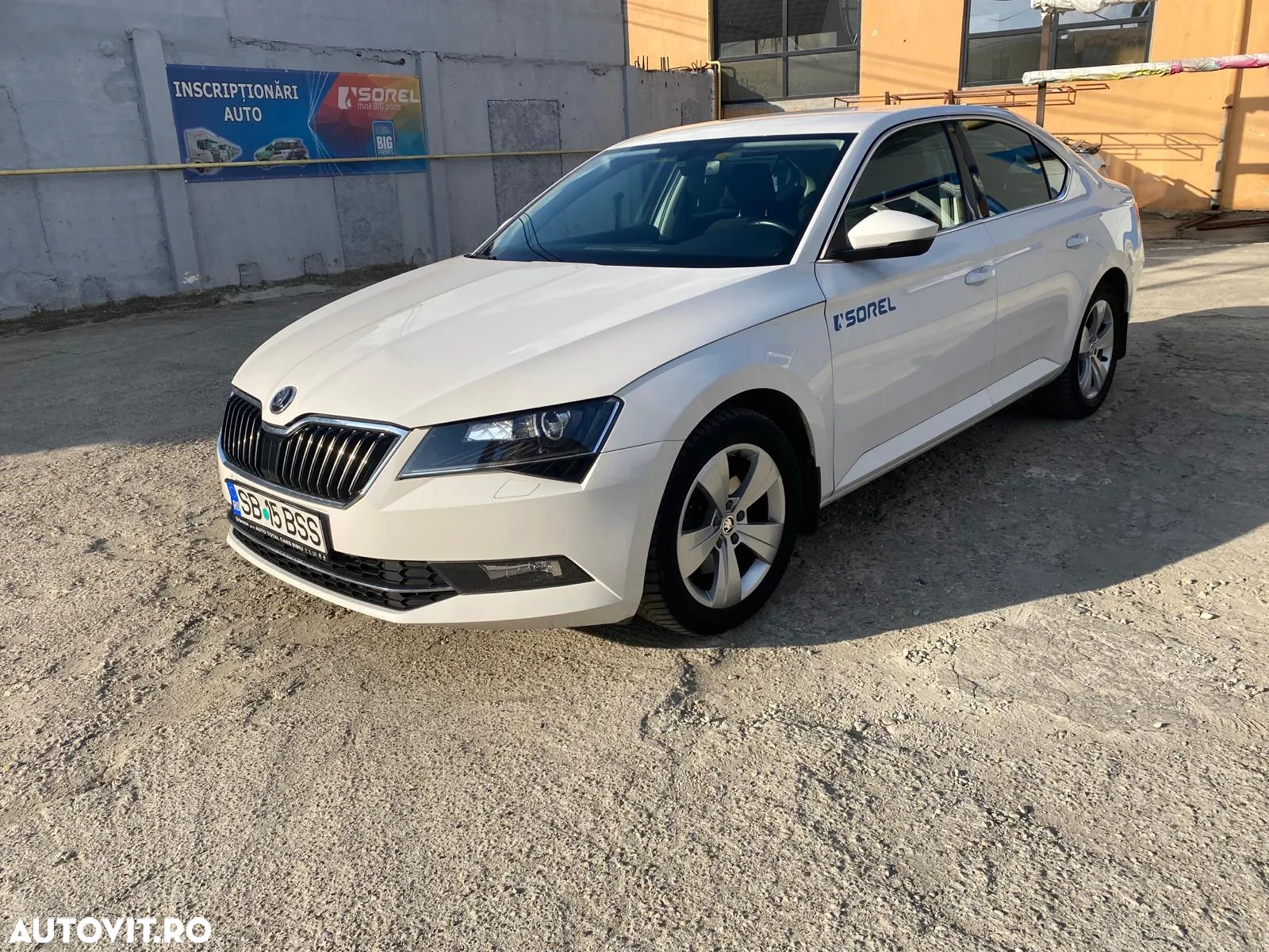 Skoda Superb 2.0 TDI DSG Ambition - 9