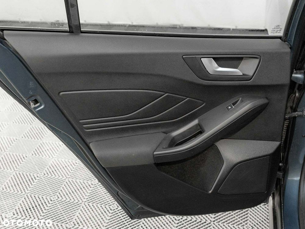 Ford Focus 1.0 EcoBoost Titanium X - 26