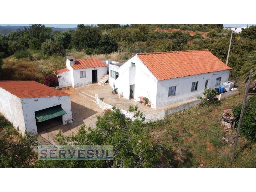 Casa térrea com 3 quartos, inserida em terreno de 7810m2, magnifica... - Grande imagem: 2/32