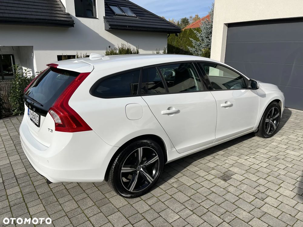 Volvo V60 T3 Drive-E Dynamic Edition (Kinetic) - 3