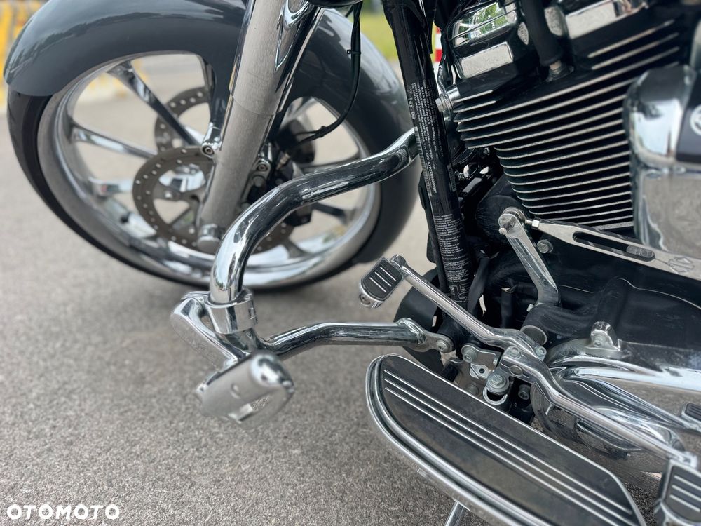 Harley-Davidson Touring Road Glide - 18