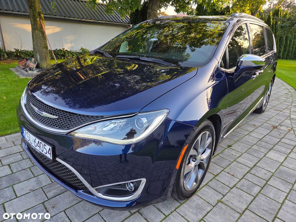 Chrysler Pacifica - 1