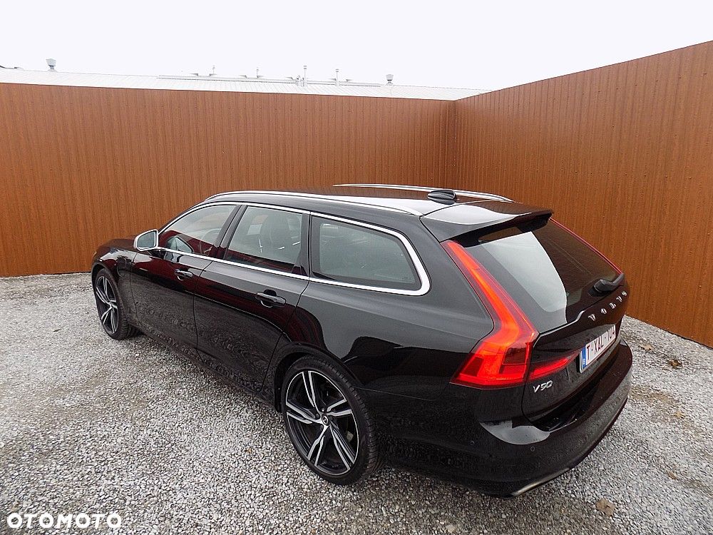 Volvo V90 T8 AWD Plug-In Hybrid R-Design - 3