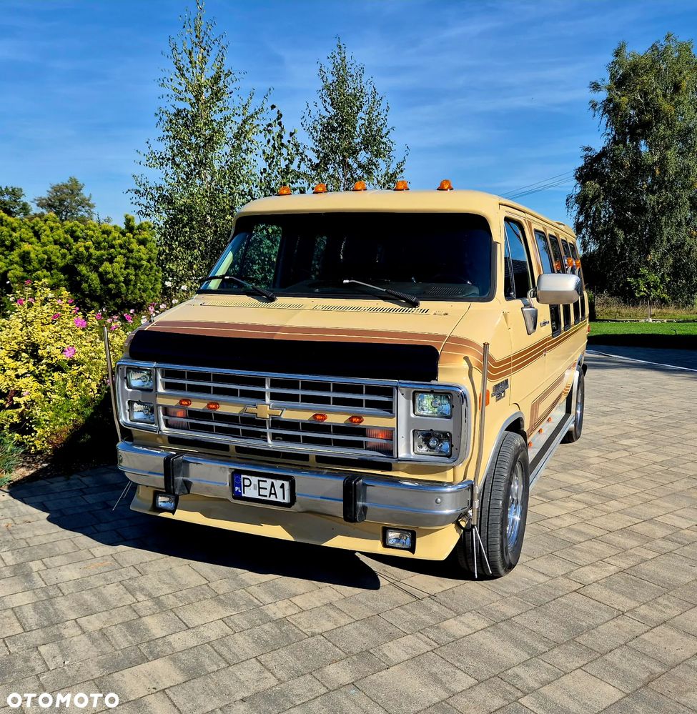 Chevrolet Chevy Van - 7