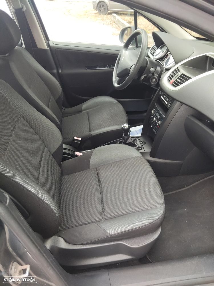 Peugeot 207 - 6