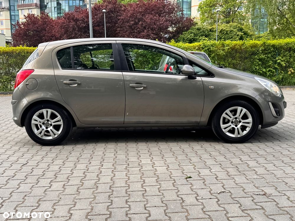 Opel Corsa 1.2 16V Essentia - 9