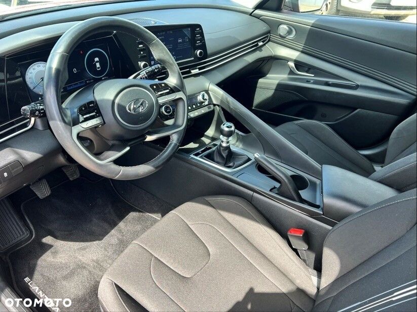 Hyundai Elantra 1.6 Smart - 14