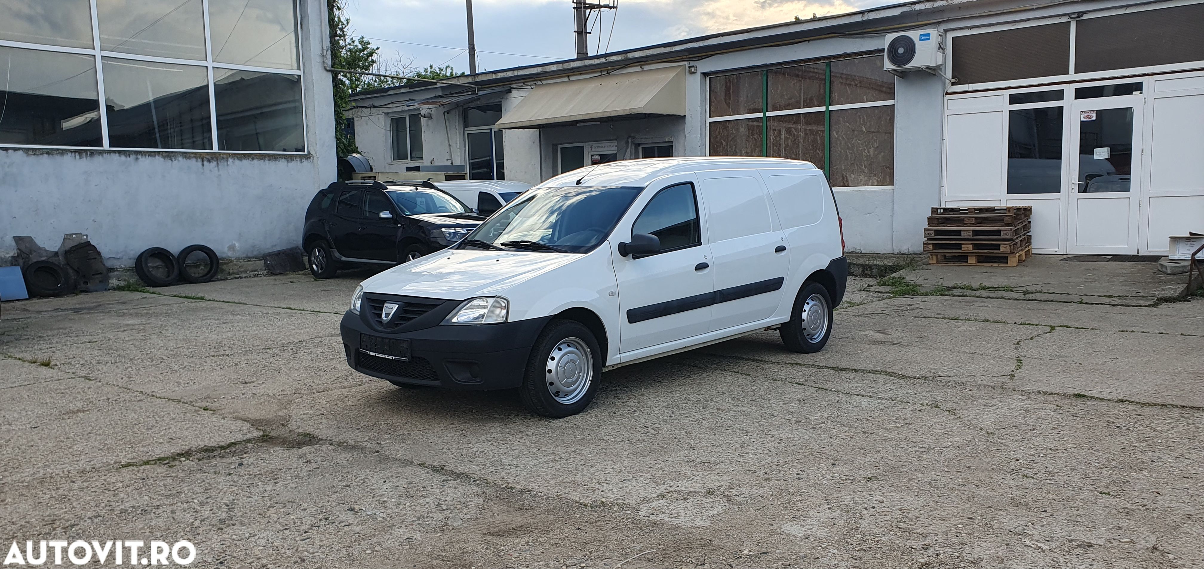 Dacia Logan Van - 1