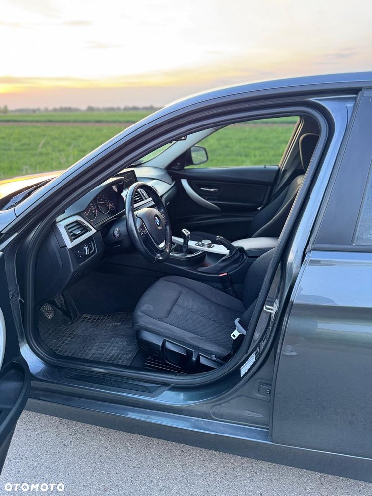BMW Seria 3 320d - 5