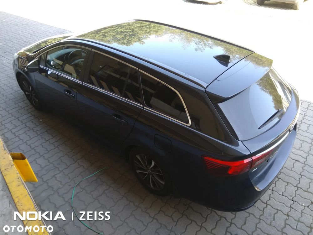 Toyota Avensis 1.8 Premium - 12