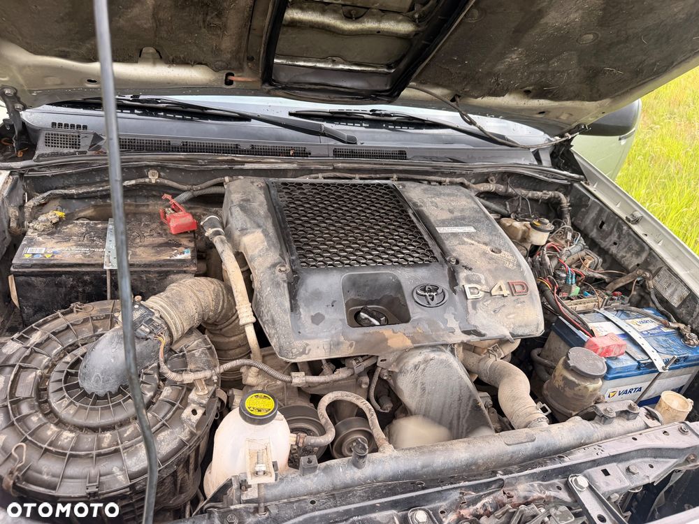 Toyota Hilux 2.5 D-4D DLX + - 6