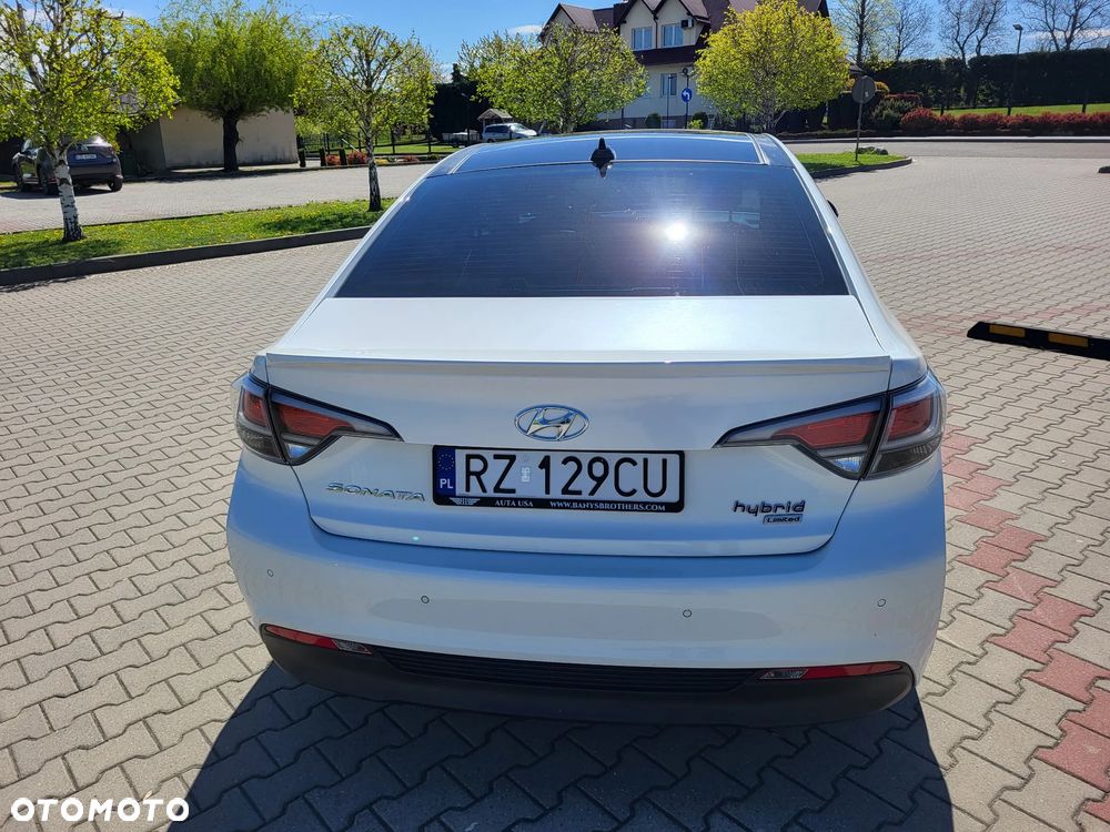 Hyundai Sonata - 4