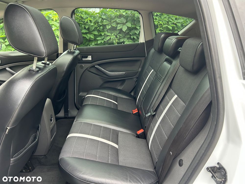 Ford Kuga 2.0 TDCi 2x4 Titanium - 24