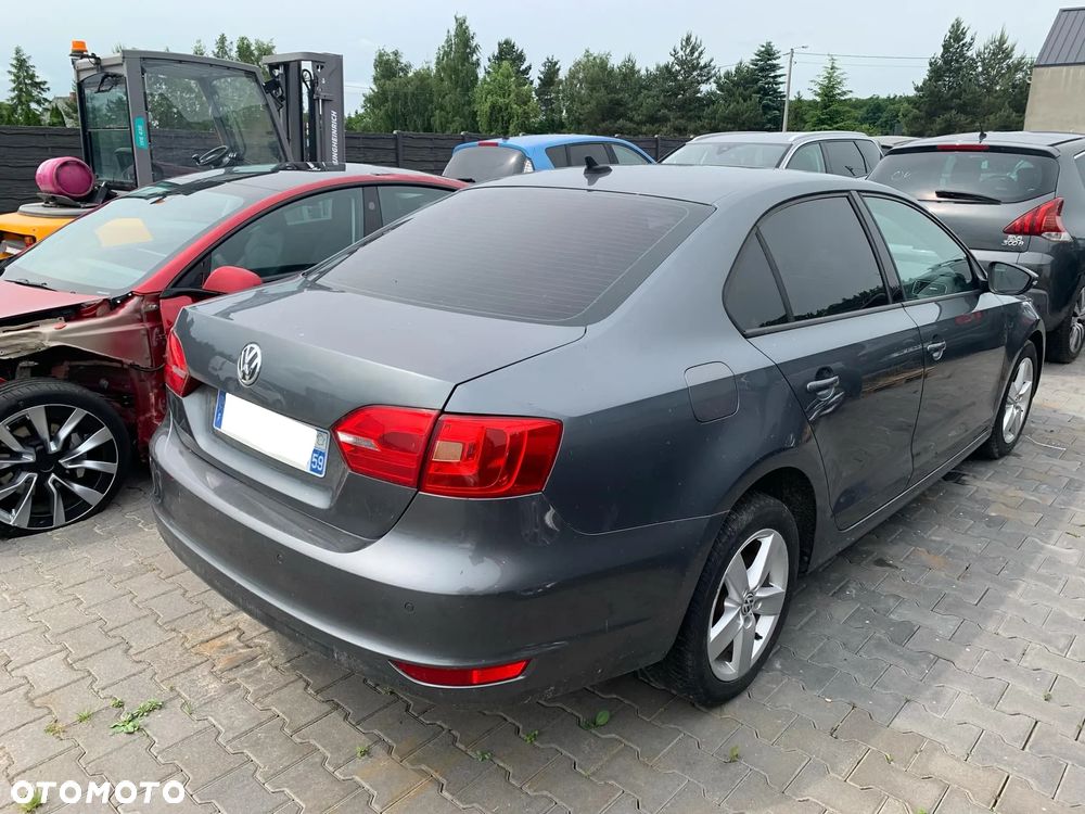 Volkswagen Jetta 1.6 TDI DSG Highline - 26