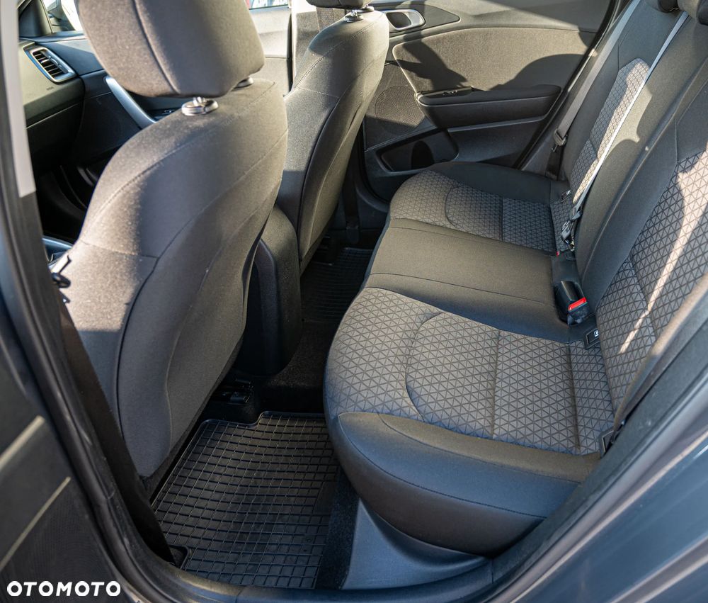 Kia Ceed - 21