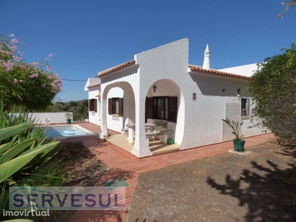 Charmosa moradia situada a apenas 1 km da vila de Paderne e a 20 mi... - Grande imagem: 2/48